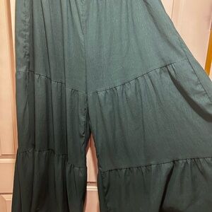 Elegant Green Women's Tiered Wavy Pants